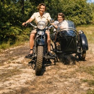 MLADÉ SLEČNY NA SAJDKÁŘE